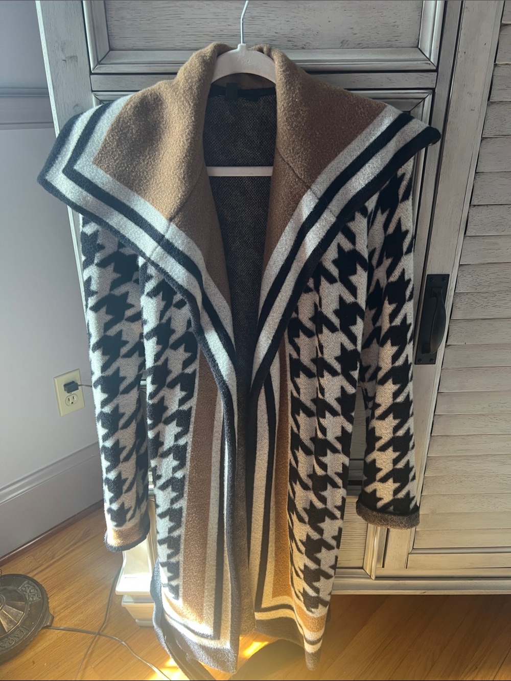White House Black Market Black, White & Tan Houndstooth Open Front jacket
